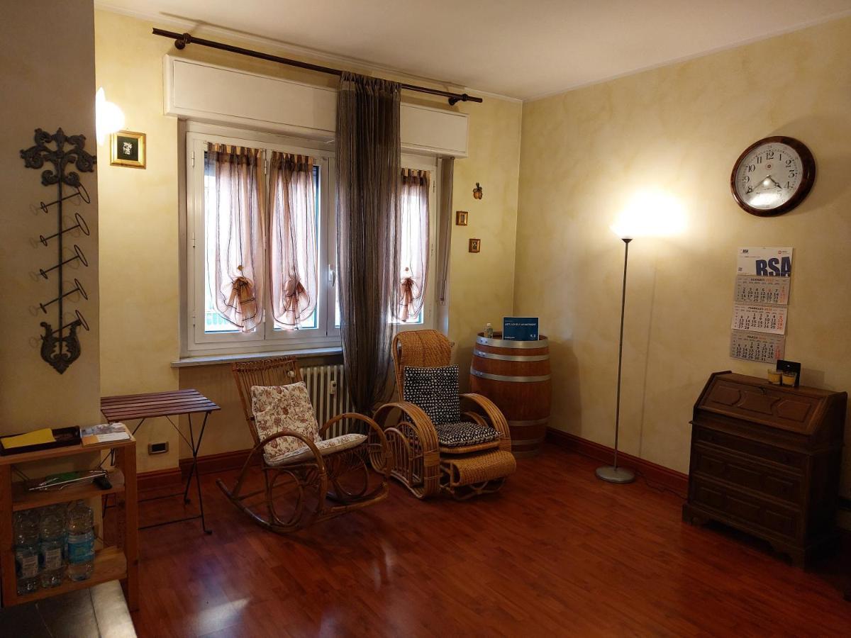 Asti Lovely Apartment Esterno foto