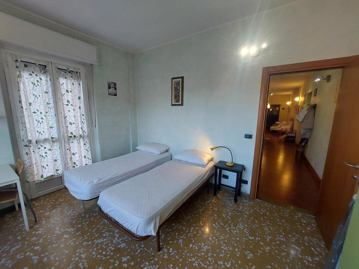 Asti Lovely Apartment Esterno foto