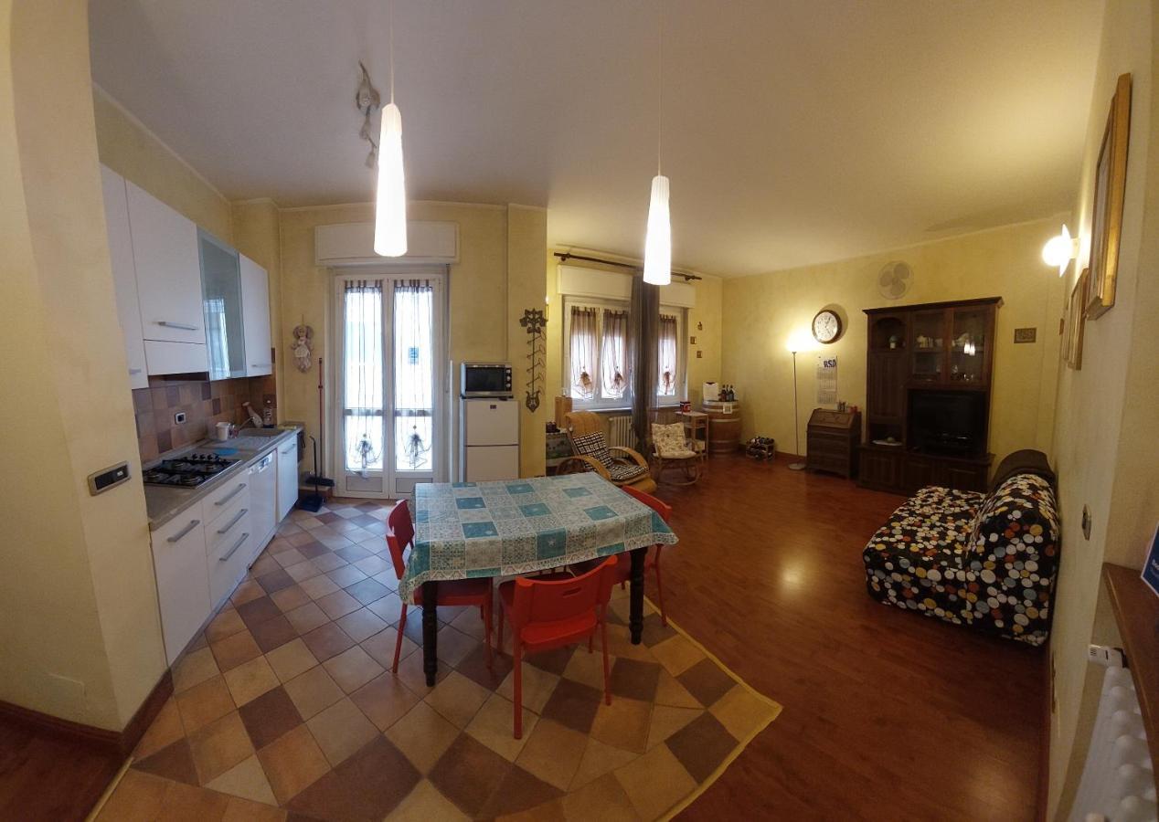 Asti Lovely Apartment Esterno foto
